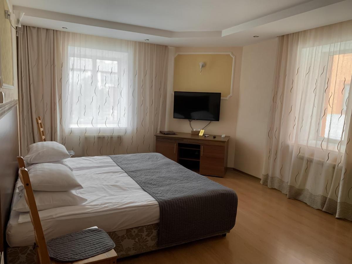 Hotel Gloria Standard Борово Екстериор снимка